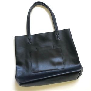 URBAN OUTFITTERS Black Tote